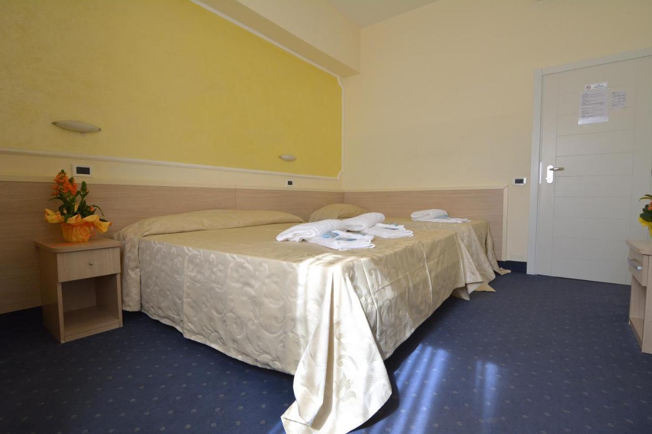 Hotel Orly Cesenatico Exterior photo