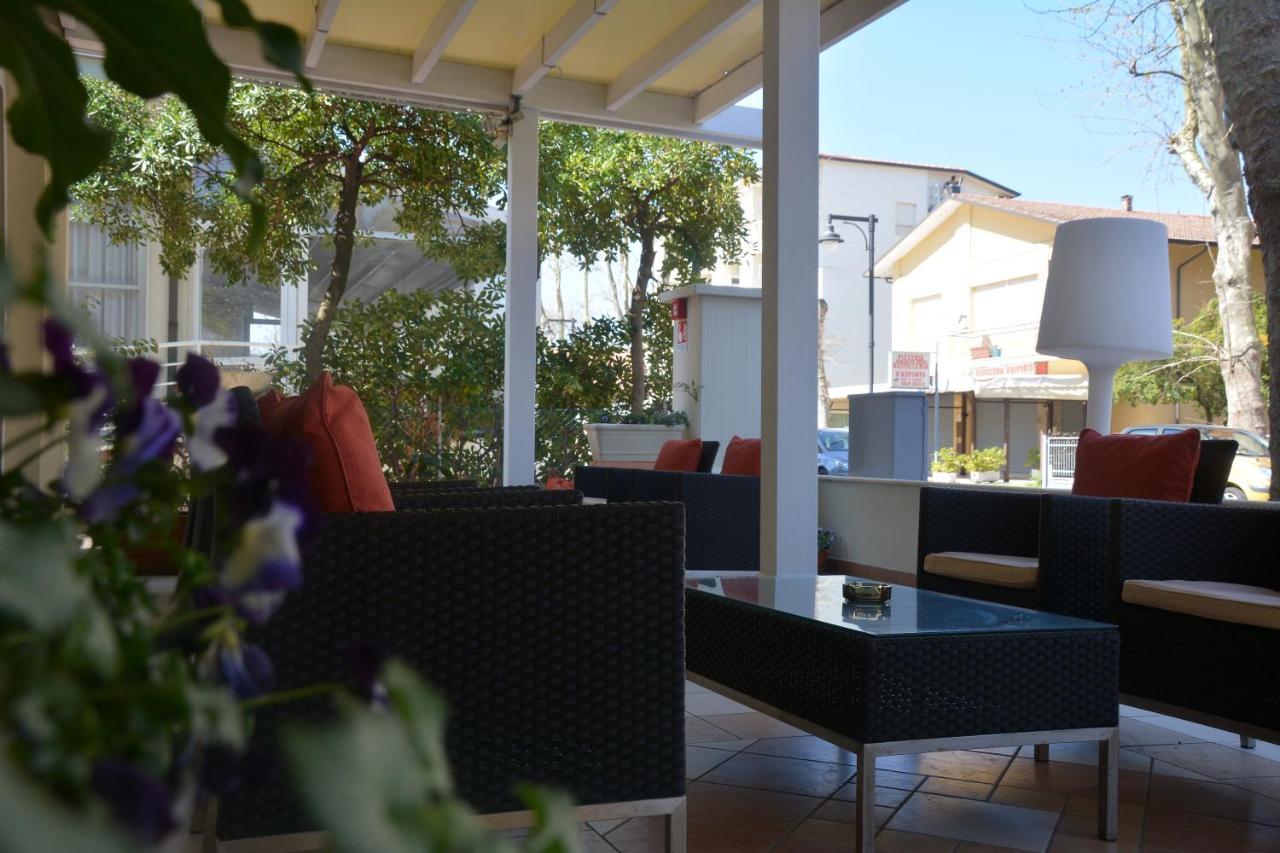 Hotel Orly Cesenatico Exterior photo